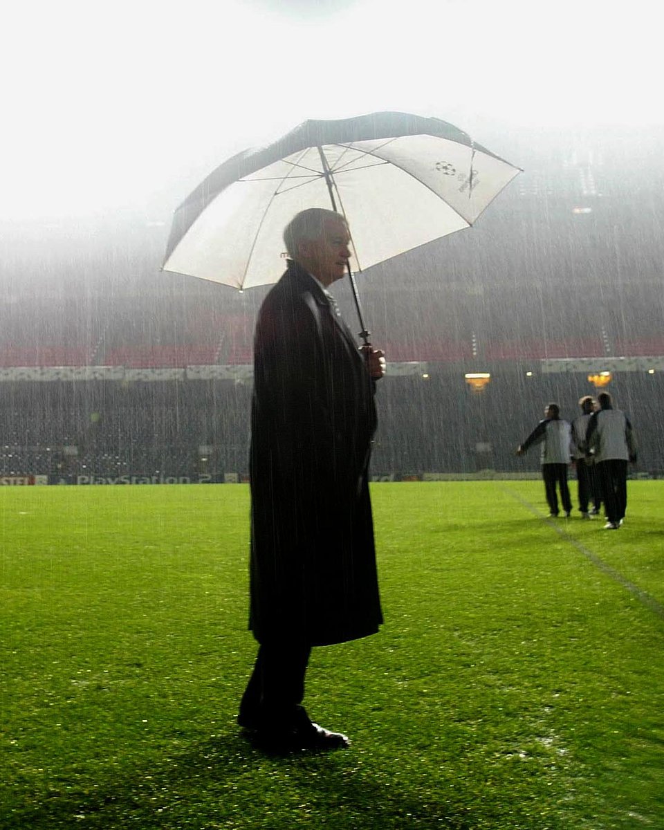 One of a kind. A true gentleman.

16 years ago we sadly lost the iconic Sir Bobby Robson. 

Legend. 🖤🤍