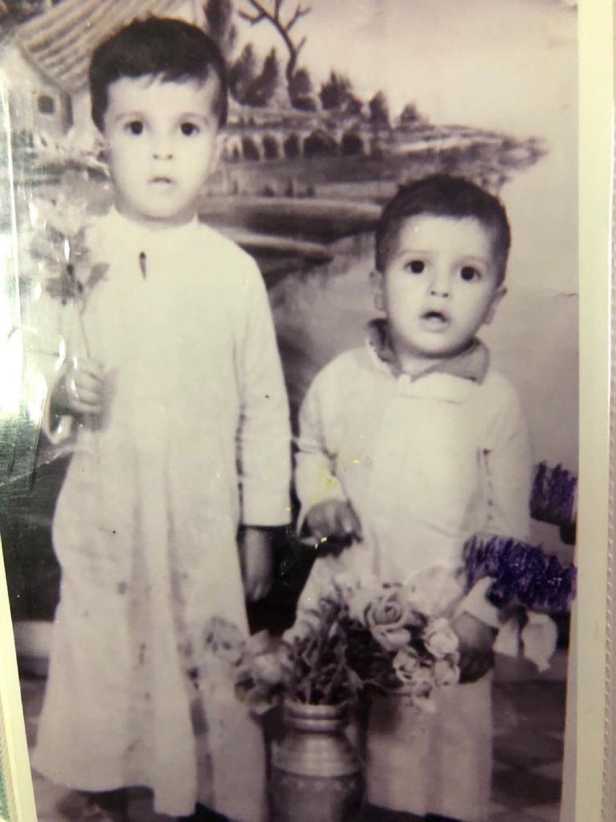 فقرة الظهريات خلونا نختبر ذاكرتكم 
من هم الاثنين اللي في الصوره طبعاً بقرب لكم
الصورة للاعبي نادي الهلال والمنتخب السعودي
يالله ننتظر إجاباتكم 😏✌🏻💙👑
#الهلال