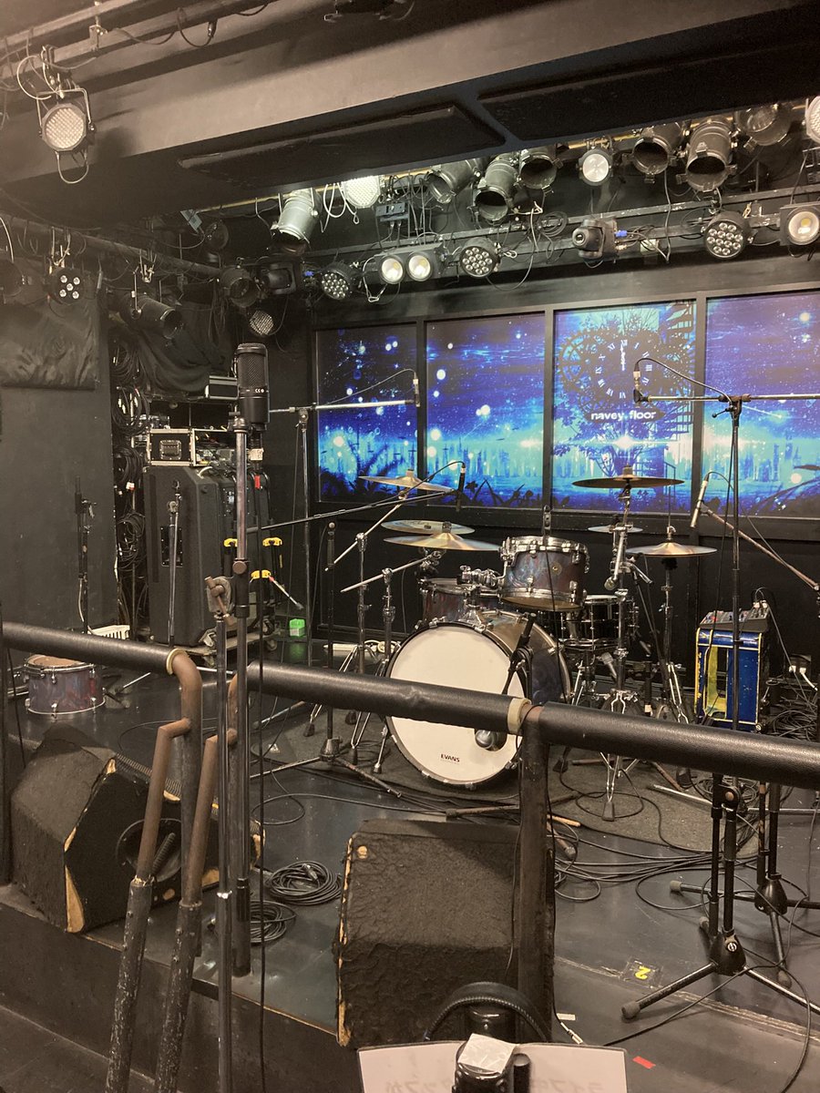 フメ🥁 (@fume6969) on Twitter photo 昨日、今日とサポートさせて頂いてる
加藤凌大さんの深夜レコーディングでした〜‼️
どんなアルバムができるのか個人的に凄い楽しみ😊
<a href="/bigwave0210/">加藤凌大(リョウタ)シンガーソングライター</a>
#加藤凌大
#赤坂ネイビーフロア
#サポートドラマー
#レコーディング
#深夜レコーディング 昨日、今日とサポートさせて頂いてる
加藤凌大さんの深夜レコーディングでした〜‼️
どんなアルバムができるのか個人的に凄い楽しみ😊
<a href="/bigwave0210/">加藤凌大(リョウタ)シンガーソングライター</a>
#加藤凌大
#赤坂ネイビーフロア
#サポートドラマー
#レコーディング
#深夜レコーディング