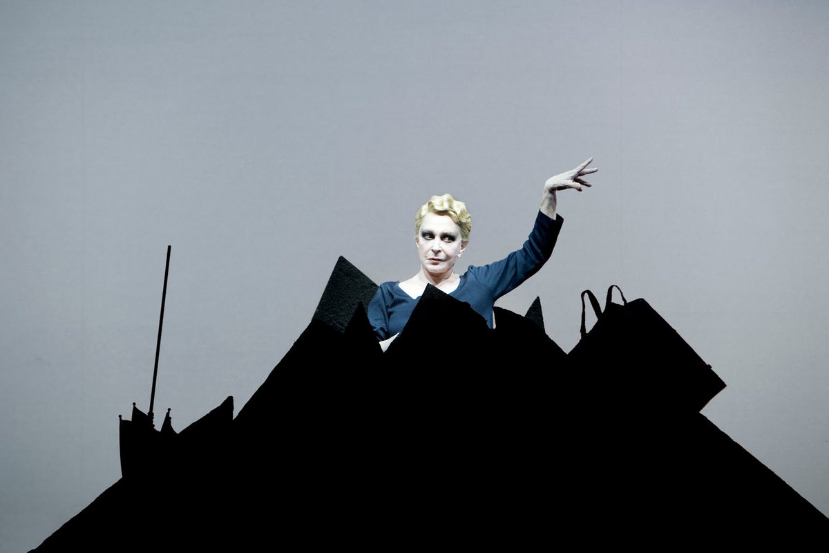 Ciao Adriana, grandissima attrice, la ricordiamo in "Giorni felici" di Beckett diretta da Bob Wilson