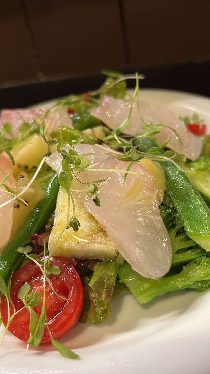 siwa_wat's tweet photo. サラダ？刺身？ https://t.co/jLXWUrDqKk