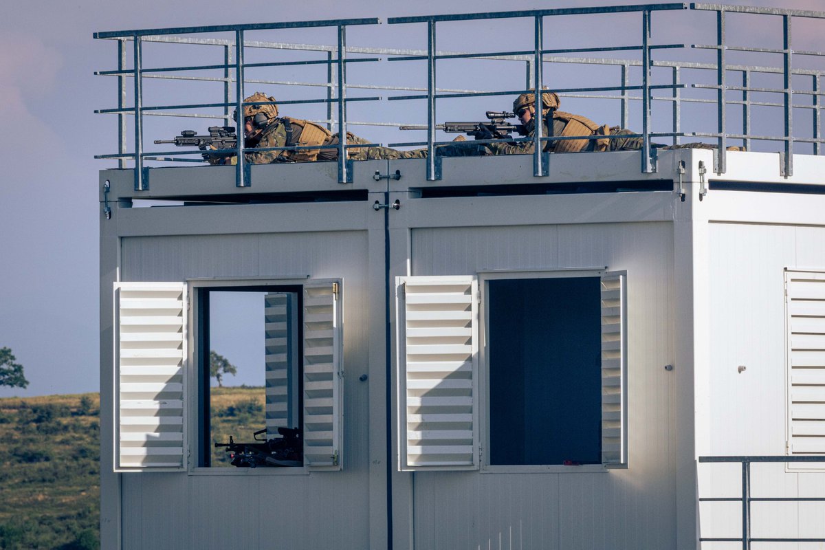 EMADmde's tweet image. El subgrupo táctico mecanizado de #FIMAR R-II, desplegado en Rumanía 🇷🇴,  realiza asaltos de entidad compañía en zonas urbanas durante el ejercicio Force on Force &apos;Eagle Spearhead&apos;.
El adiestramiento es esencial en la protección del flanco este de la Alianza.
@NATO #MOPS…