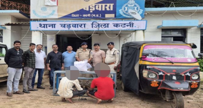 SP KATNI (@sp_katni) on Twitter photo 🚨 थाना बड़वारा पुलिस की बड़ी कार्रवाई!
ऑटो में छिपाकर ले जा रहे थे 5.2 किग्रा अवैध मादक गांजा, दो आरोपी गिरफ़्तार 🚔
➡️ ऑटो समेत क़ीमती ₹3 लाख का मशरूका ज़ब्त
➡️ NDPS Act के तहत कार्यवाही
#NDPSAct #KatniPolice #WarOnDrugs #mppolice
<a href="/DGP_MP/">DGP MP</a>
<a href="/MPPoliceDeptt/">Madhya Pradesh Police</a>
<a href="/mohdept/">Home Department, MP</a> 🚨 थाना बड़वारा पुलिस की बड़ी कार्रवाई!
ऑटो में छिपाकर ले जा रहे थे 5.2 किग्रा अवैध मादक गांजा, दो आरोपी गिरफ़्तार 🚔
➡️ ऑटो समेत क़ीमती ₹3 लाख का मशरूका ज़ब्त
➡️ NDPS Act के तहत कार्यवाही
#NDPSAct #KatniPolice #WarOnDrugs #mppolice
<a href="/DGP_MP/">DGP MP</a>
<a href="/MPPoliceDeptt/">Madhya Pradesh Police</a>
<a href="/mohdept/">Home Department, MP</a>