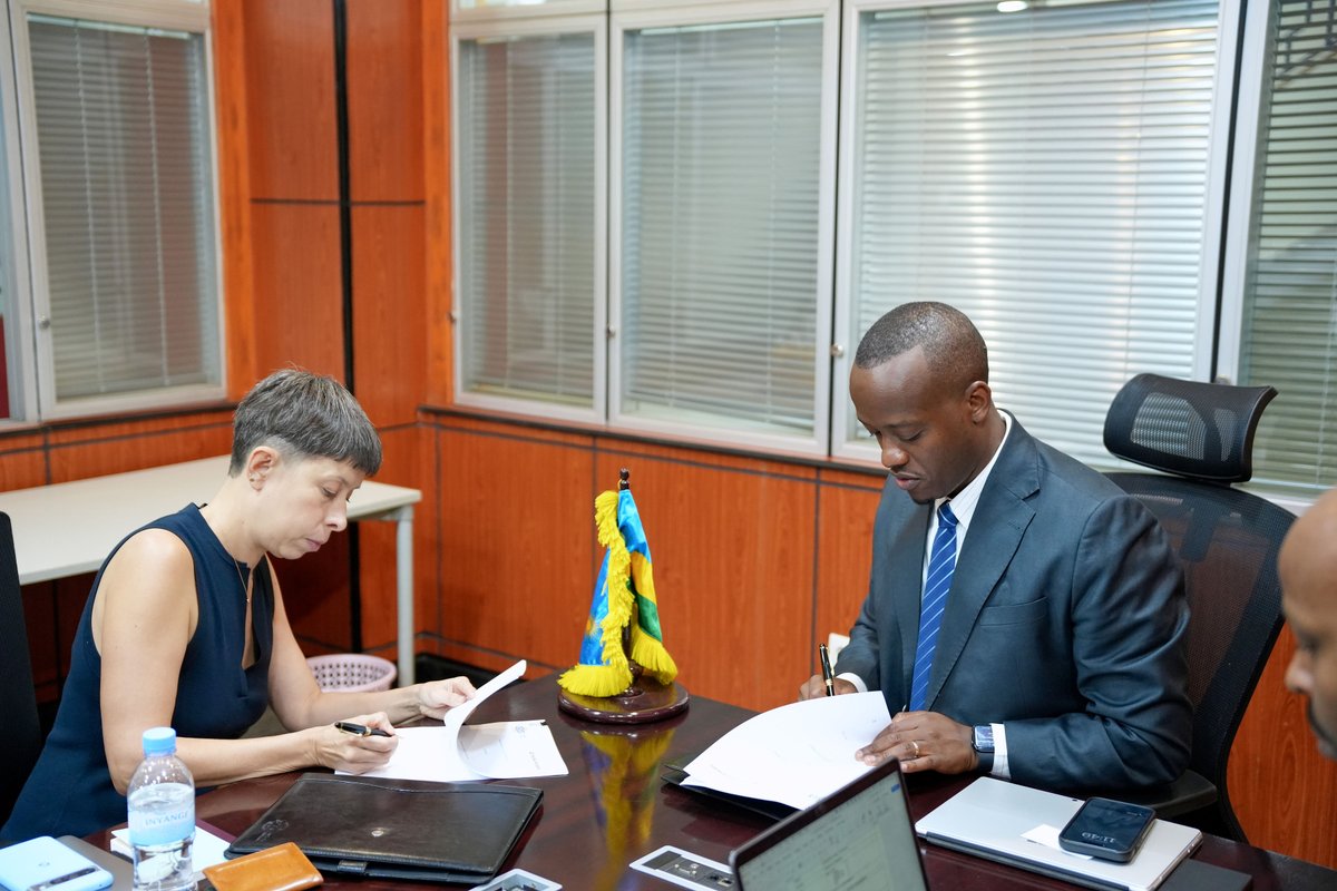 RSSB_Rwanda's tweet photo. ⚡️We are delighted to sign an MoU with @Causal_Foundry to leverage advanced analytics, AI, and behavioral science to enhance service delivery for our members, deepen citizen engagement, and promote financial inclusion across RSSB’s social protection schemes. https://t.co/EglcmiDyTS