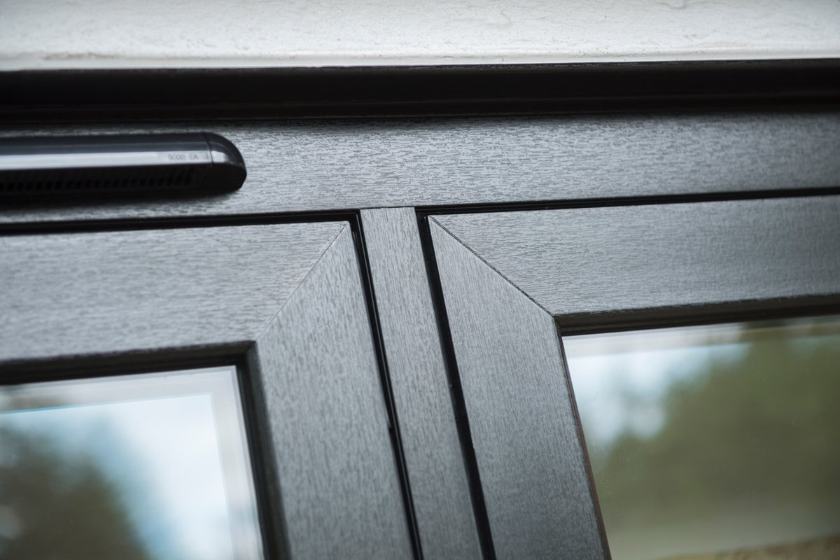 Want a flexible, flush finish?

Our flush casement windows are available in our standard welded grooved finish, as well as our unique StyleLine seamless graf welded finish.

ow.ly/QMqC50WiWsc

#Sternfenster #FlushCasement