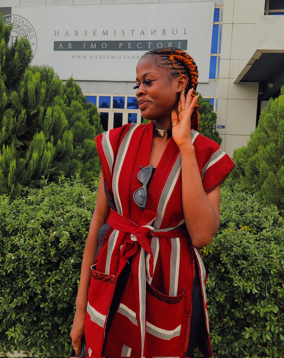 Do I hear a happy new month in few hours? Can't wait to share my August gift with y'all 🙃