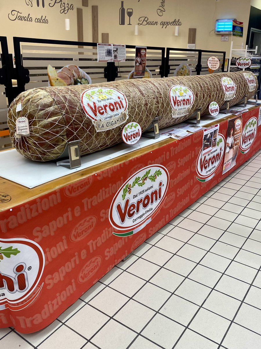 Could this be the biggest Mortadella in the world? 940kgs - you’ll get a few panini out of that <a href="/GWR/">Guinness World Records</a> <a href="/Conad/">Conad</a> 🇮🇹