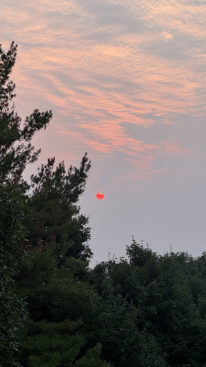 What’s that peeking through the smokey morning sky??🌞☕️
