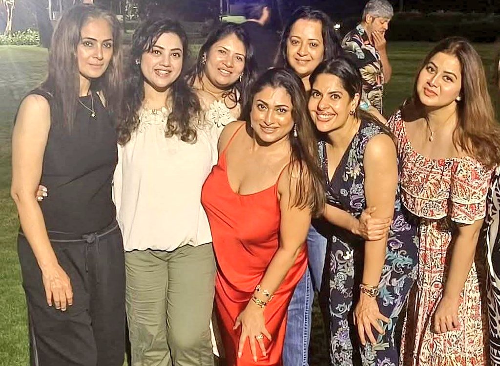 இந்த போட்டோல இருக்க ரம்பா மாதிரி தான் Life-ல சந்தோஷம்...😒😒😏😏