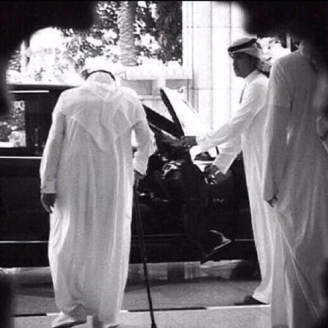 أسال الله في هذا اليوم ان يجعل قبرك يبو متعب روضه من رياض الجنه وان ينزل عليك شأبيب الرحمات !!