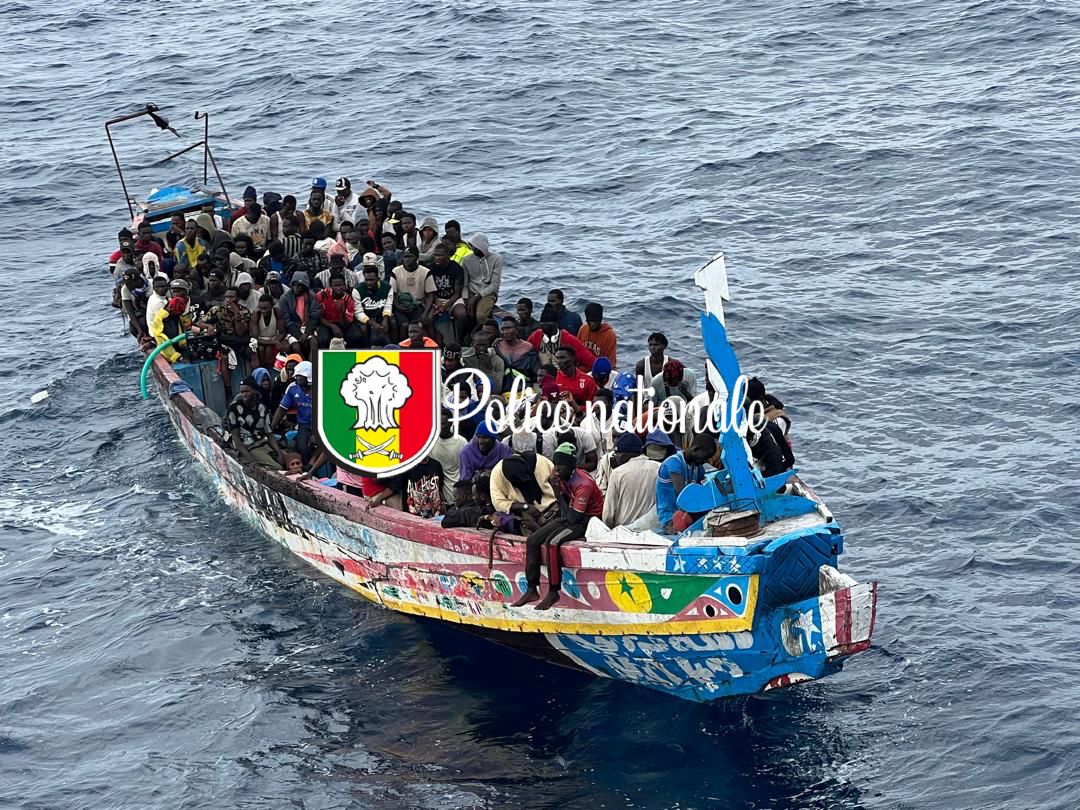 🚨 Tentative de migration interceptée en mer
Ce 30/07, la Marine nationale a remis à la DNLT 244 migrants arrêtés en mer :
🔹 120 🇸🇳, 52 🇬🇲, 51 🇬🇳, 10 🇨🇮, 9 🇲🇱, 1 🇬🇭, 1 🇧🇫
🔹 188 hommes, 56 femmes, 21 mineurs
🔹 Départ le 27/07 depuis Karang → destination : Espagne
#Migration