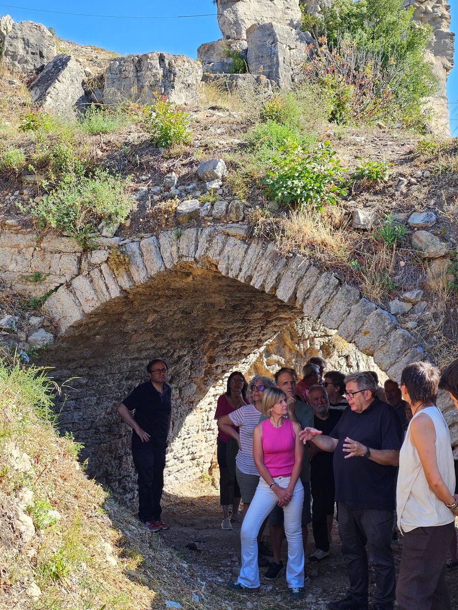 El Castell de Querol es consolida i recupera amb l’ajut de la <a href="/Dipta_cat/">Diputació de Tarragona</a>. Avui la presidenta <a href="/nllaurado/">Noemí Llauradó Sans</a> ha inaugurat les darreres obres que han permès la consolidació de l'estructura d'aquest monument del segle X declarat Bé Cultural d'Interès Nacional
➡️dipta.cat/noticies/caste…