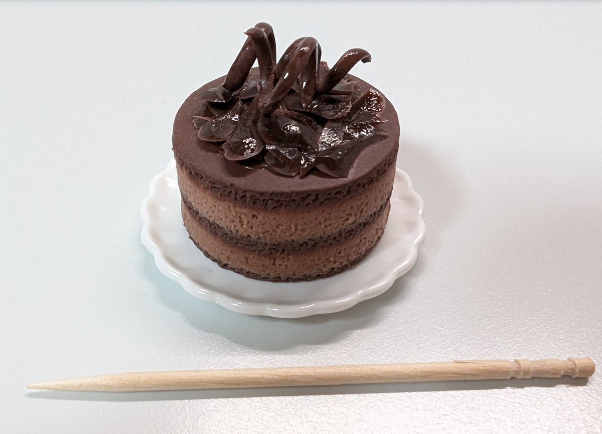 チョコレートケーキを作りました💪✨
毎日クッソ暑いですが、粘土製なので溶ける心配はありません🫠

#樹脂粘土を見て欲しい