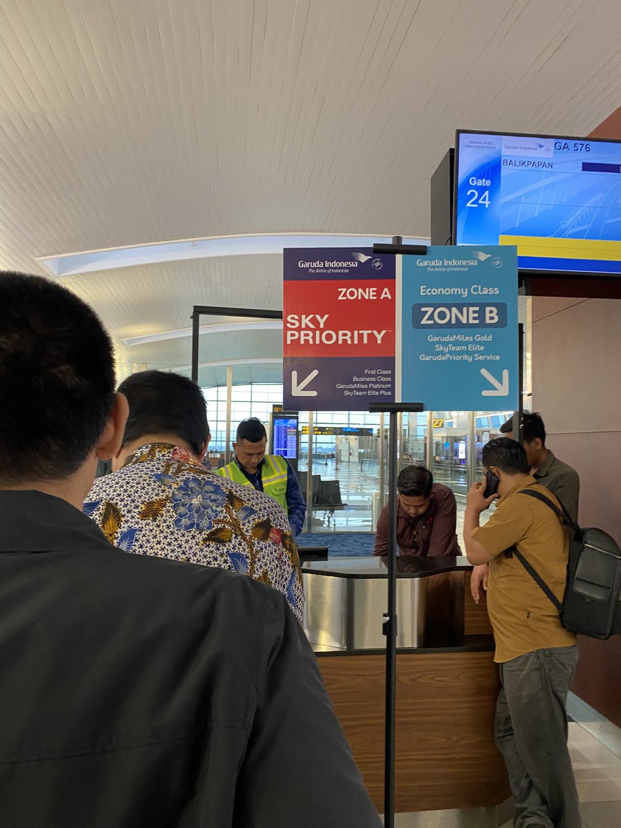 aqbilpratama's tweet photo. Baru kali ini bisa sky priority https://t.co/kK9oUZlTWo