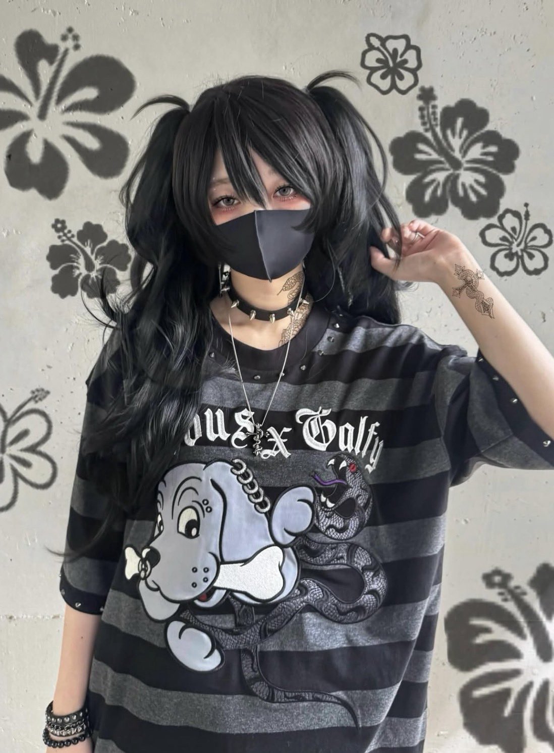 GIBOUS×GALFY コラボTシャツ 再販】gibous×GALFY snake dog studs T shirt black