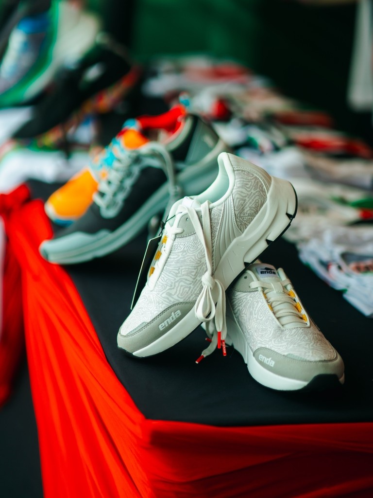 Don't miss out! Today only, enjoy our flash sale: 20% off all collections (with the exception of the Tai &amp; New Lapatet). If you've been waiting for the right time to try our shoes, the time is now: endasportswear.com