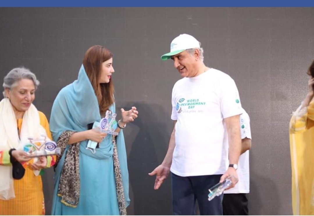تسی چنگے اسی ماڑے
تسی باہرو  اسی اندر۔😜
<a href="/zartajgulwazir/">Zartaj Gul Wazir</a>