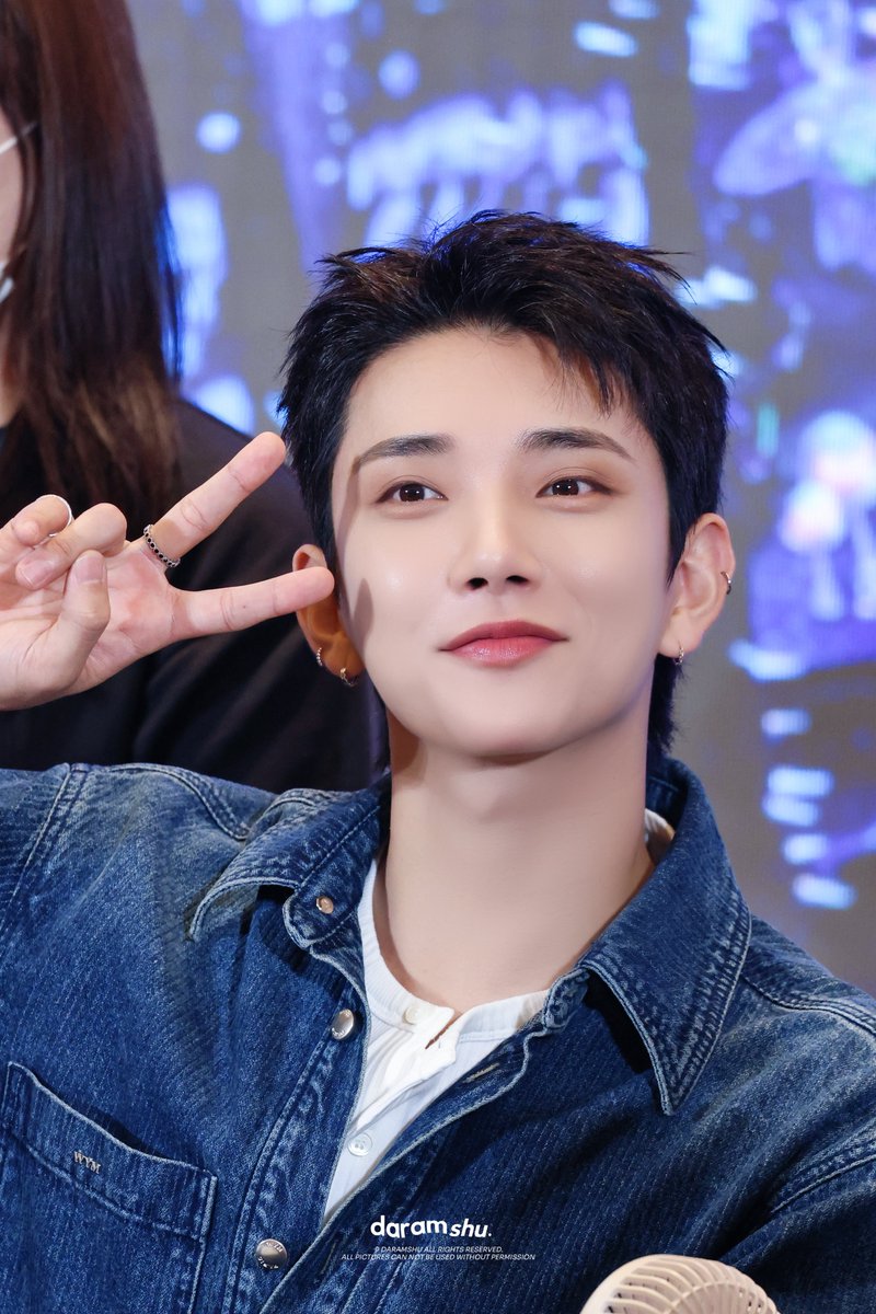 Daramshu1230's tweet photo. 😉
250729 SH
#조슈아 #JOSHUA 
#SEVENTEEN #세븐틴
@pledis_17 https://t.co/8VhqhOJlQs