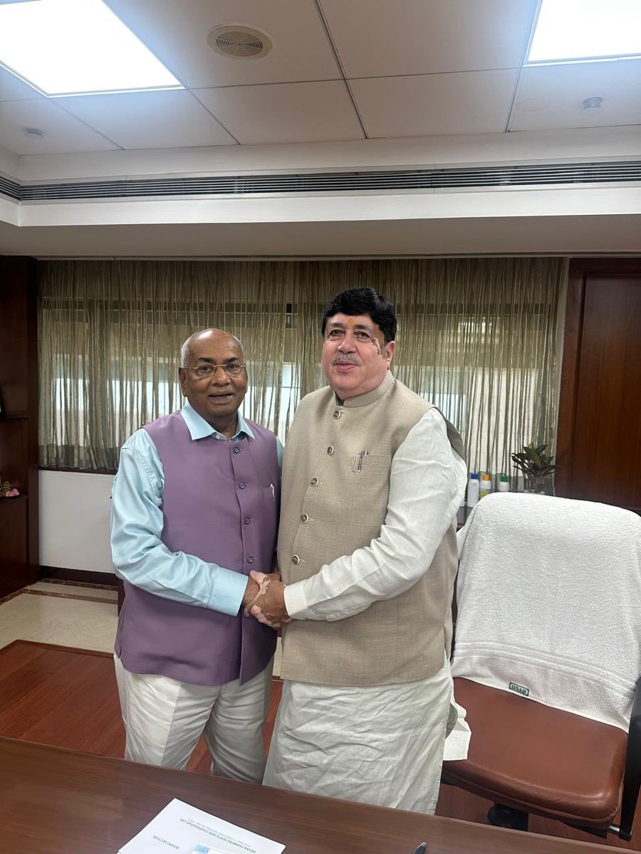drusawasthi's tweet photo. I expressed my sincere thanks and gratitude to the Hon’ble Chairman IFFCO Shri @Dileep_Sanghani Ji as he acknowledged my distinguished services & commended my efforts for services to farmers, my leadership & dedication. He conveyed his best wishes to me on behalf of IFFCO Board, cooperators & farmers as well. He expressed his sincere gratitude for my decades of dedicated services. He wished me best of health. @IFFCO_PR