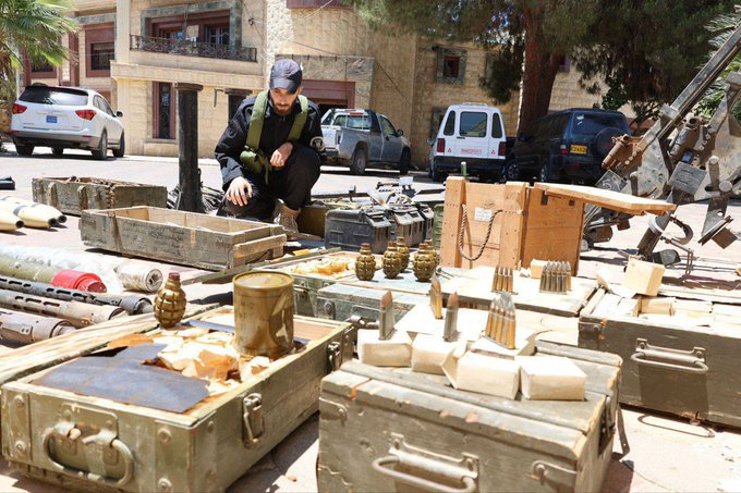 قوى #الأمن_العام في منطقة #القصير بريف #حمص تضبط مستودعاً يحتوي أسلحة وذخائر في محيط مزرعة للعميد في النظام البائد أحمد عبد النبي، وتقوم بمصادرتها.

#سوريا #سوريا_الان #سوريا_الجديدة #سوريا_تحارب_الإرهاب #سوريا_لك_السلام #سورية #سوریه_الجديدة #دمشق #دمشق_سوريا