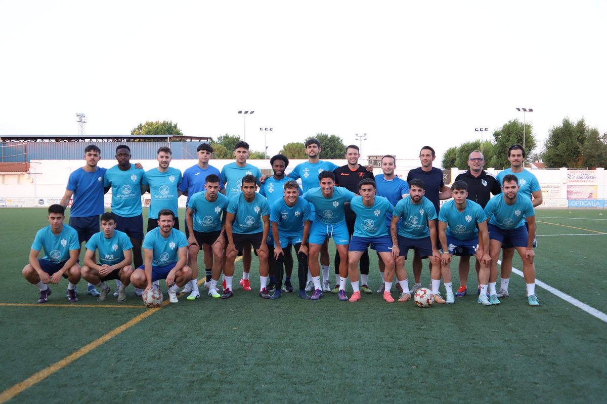 Manzanares10TV's tweet photo. El @Manzanares_CF_  regresa al trabajo. Este lunes han dado comienzo los entrenamientos de pretemporada para los hombres de Valerio Céspedes
https://t.co/8LOLZoc8OW https://t.co/XIlBSsCPyW