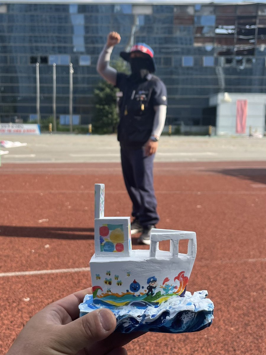 수연 동지가 만든 꼬꼬마 #연대투쟁호 를 받았다.
오랜만에 연대투쟁호에 학수 동지를 태웠다.
수연 (<a href="/JHSY773H/">진하(박수연)</a>) 동지 고마워요~
엄청 좋아요 ㅎ