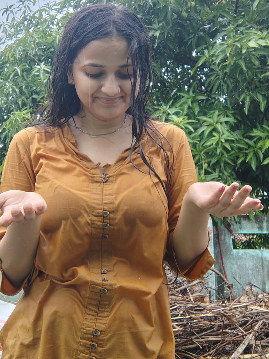 Look ऐसा रखो कि सामने वाला सोचे,
यह तो मेरी रेंज से बाहर है...!😎🔥💯