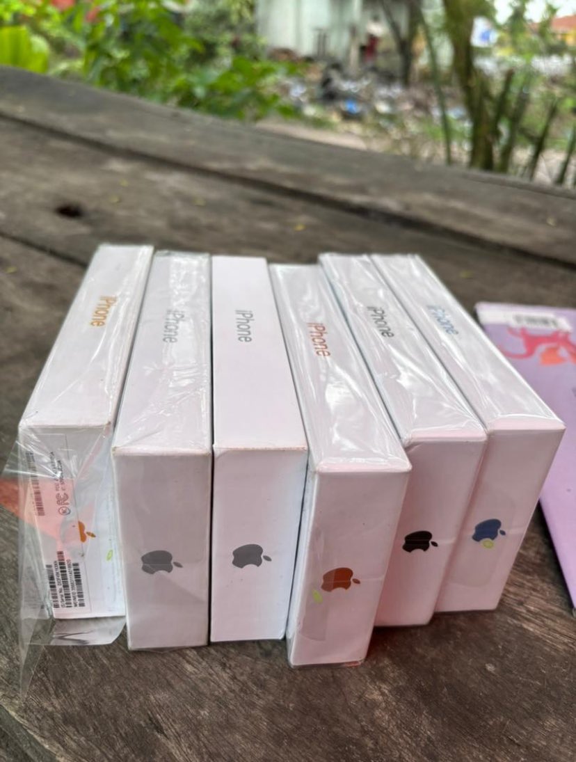 Ymdistribution's tweet photo. Tjrs disponible à partir de Xr jusqu’au tout dernier iPhone 0849004986 https://t.co/316yJauJa7
