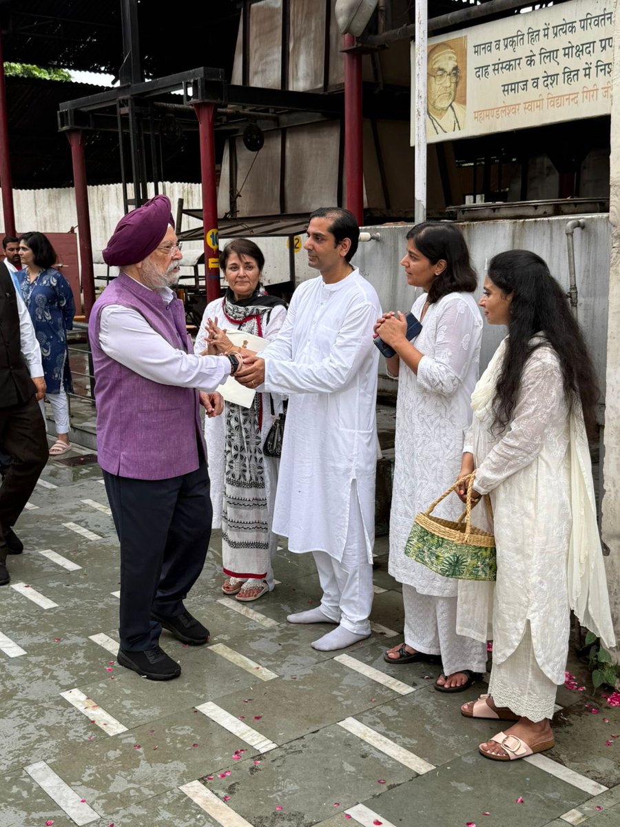 Hardeep Singh Puri (@hardeepspuri) on Twitter photo Delivered PM Sh <a href="/narendramodi/">Narendra Modi</a> Ji’s personal letter of condolence to Smt Kishwar Desai Ji, the widow of the renowned thinker, author and economist Lord Meghnad Desai Ji at the Lodhi Road Crematorium today.
Paid my last respects to the India-born Lord Desai who leaves behind a Delivered PM Sh <a href="/narendramodi/">Narendra Modi</a> Ji’s personal letter of condolence to Smt Kishwar Desai Ji, the widow of the renowned thinker, author and economist Lord Meghnad Desai Ji at the Lodhi Road Crematorium today.
Paid my last respects to the India-born Lord Desai who leaves behind a