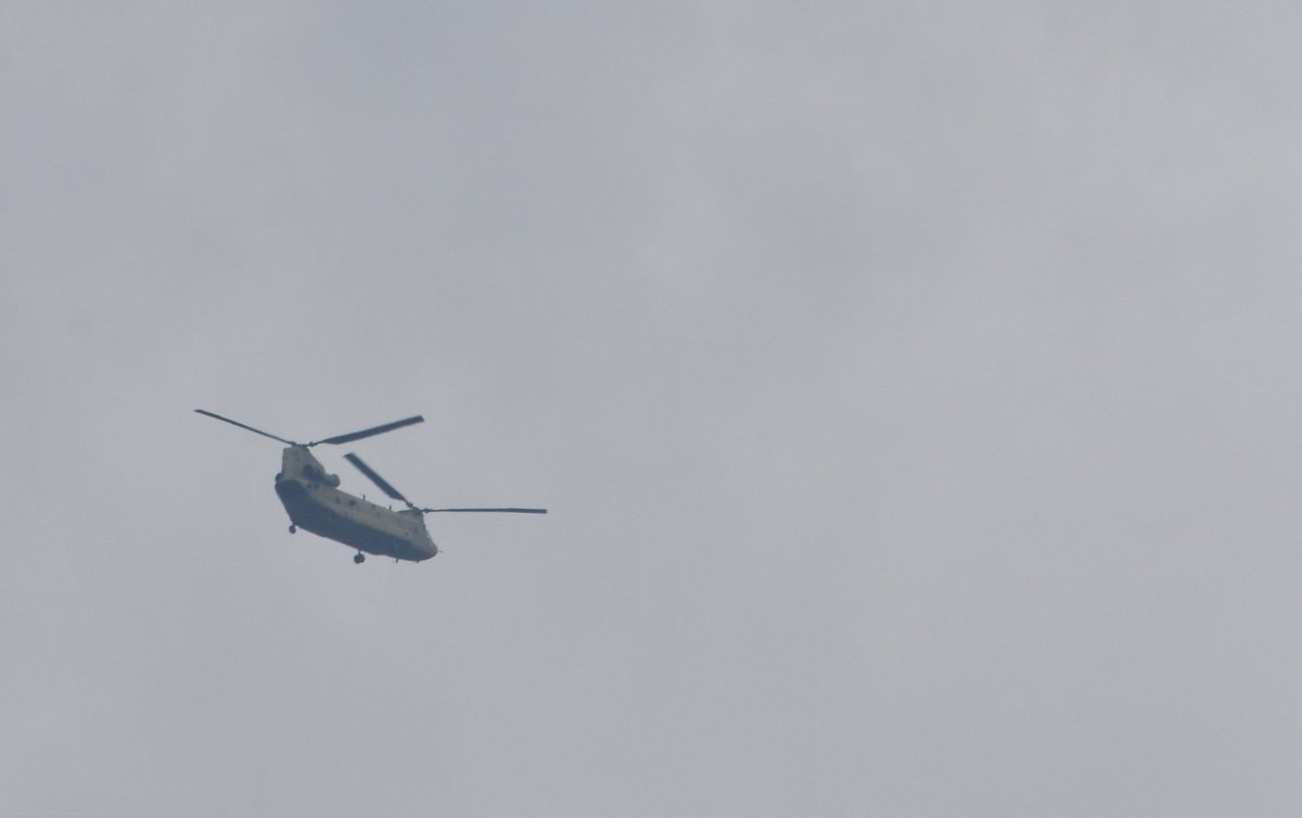 Goedemiddag 1 van 4 #Amerikaanse #chinook vanaf #Rotterdam #airport opweg nasr #Duitsland #spangdahlem #gritt44 #Alblasserdam <a href="/Alblassernieuws/">Alblasserdamsnieuws</a> <a href="/KlaroenNL/">KlaroenNL</a>
