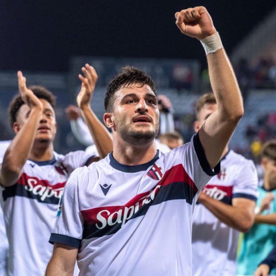 Orsolini Napoli taraftarlarından hala hediyeler alıyor 🧀

“Inter'e attığım golden sonra bana gönderdikleri mozzarelle, casatielli ve peynirleri nereye koyacağımı hala bilmiyorum.”