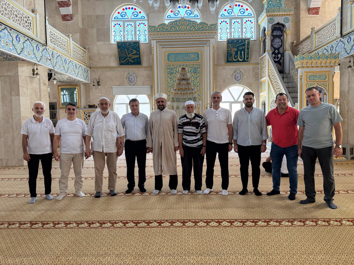 Öğle namazımızı teşkilat mensuplarımızla birlikte Yıldırım Mahallemizdeki Cem Sultan Camii’nde eda ettik.
Namaz sonrası cemaatimizle kısa bir hasbihal gerçekleştirdik.

<a href="/abdullahozdemir/">Abdullah Özdemir</a> 
<a href="/akpartiistanbul/">AK Parti İstanbul</a> 
<a href="/Akparti/">AK Parti</a>
