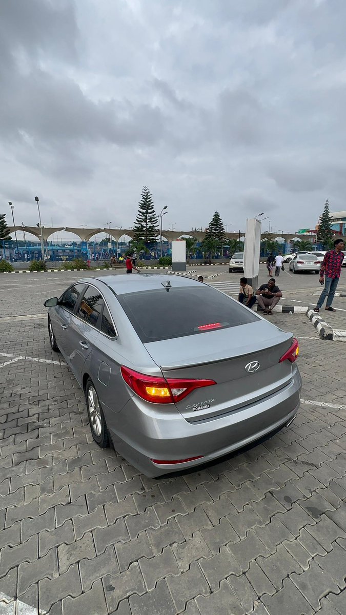 Foreign Used 2015 Hyundai Sonata🔥

SUPER CLEAN Features:
4 Cylinder Engine  ✅
Clean interior✅
ENGINE 💯 GEAR 💯 A/C. 💯 
2025 entry on duty

LOCATION: Lagos 
Price - 4.2M 💯