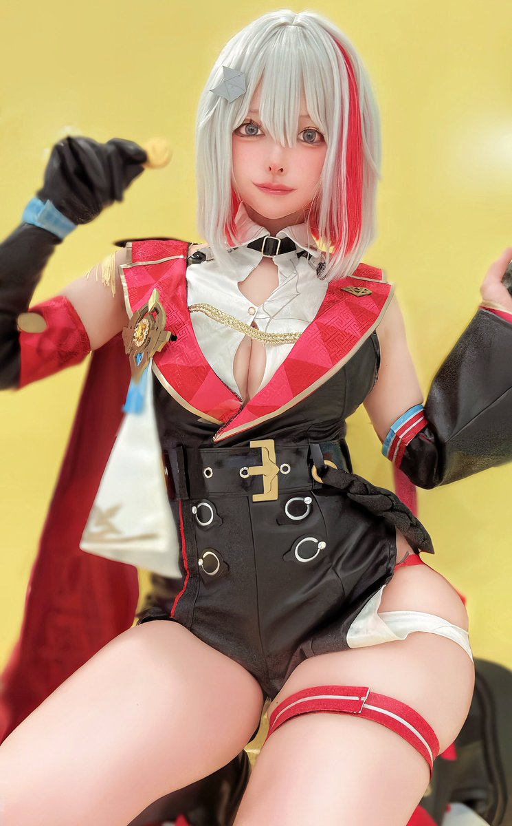 太ももはち切れそうな、トパーズ