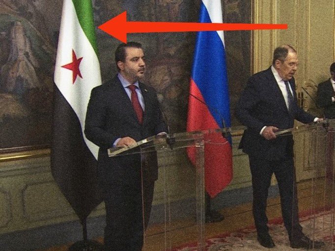 هذا العلم حاربته روسيا بكل قوتها لمدة أربعة عشر عاماً.
وهو اليوم يرفع في عقر دارها... سبحانك يا رب

——-
دوري كسعودي اعزز مكانة سوريا 
الاخوان السورييون بعضهم خارج الشبكات والمواقع او قد يكون لايتواجد لدى البعض اجهزة هواتف فهنا لابد ان نقف بجانبهم حتى تتعافى سوريا وشعبها العظيم 🌷