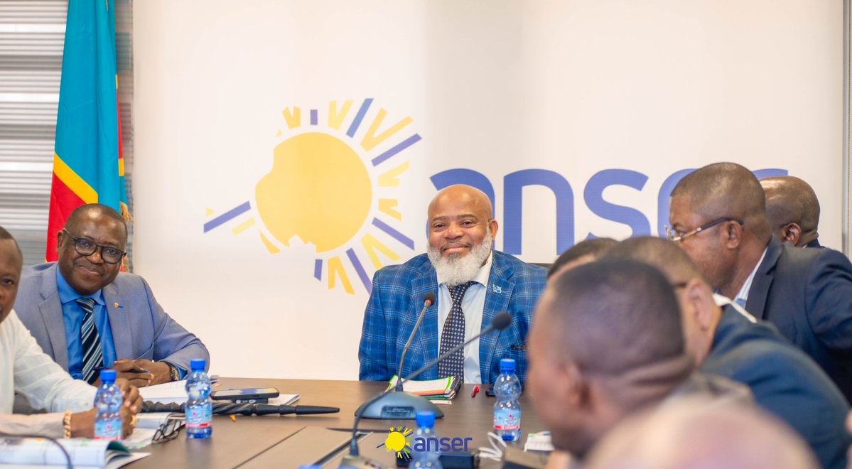 🔌✨ Cap sur l’électrification du Grand Équateur !

La Direction Générale de l’ <a href="/anser_rdc/">ANSER</a> a échangé avec les députés nationaux du Grand Équateur 🇨🇩 autour de la mise en œuvre des projets d’électrification rurale dans leur espace géographique.  L’@ANSER  a présenté :

✅ Ses