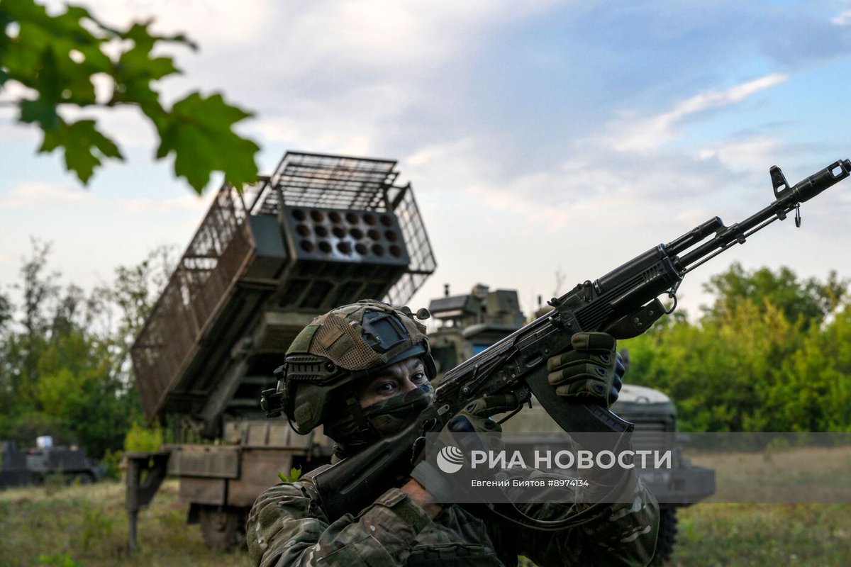 TheGreyPatriot_'s tweet photo. 🇷🇺 Today's work of TOS-2 flamethrower unit from Group of Forces "Centr" in Krasnoarmeysk direction in DNR.

Part 2 of 2

#Russia #Russian #Russians #Today #SVO #Military #Army #Artillery #Rocket #Launcher #Missile #Flamethrower #TOS2 #Tactical #DNR https://t.co/i64iGslPxA