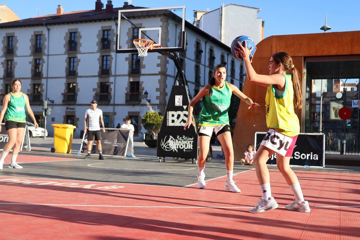 ✌️En el 3x3 Street Basket Tour cada sede es especial

🏀Caja Rural Soria respaldó el circuito en Soria y volvió a apostar por el baloncesto a pie de calle⛹️‍♀️

#3x3SBT2025 #3x3SBTSoria