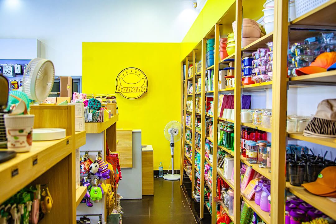 GardenCity_Mall's tweet image. Start your Thursday in style ✨ Drop by Banana Lifestyle at Garden City Mall and discover standout pieces that elevate every outfit. It’s the perfect time to treat yourself! 🛍️
#BananaLifestyle #GardenCityMall #StyleRefresh #ShopTheLook #FashionFinds