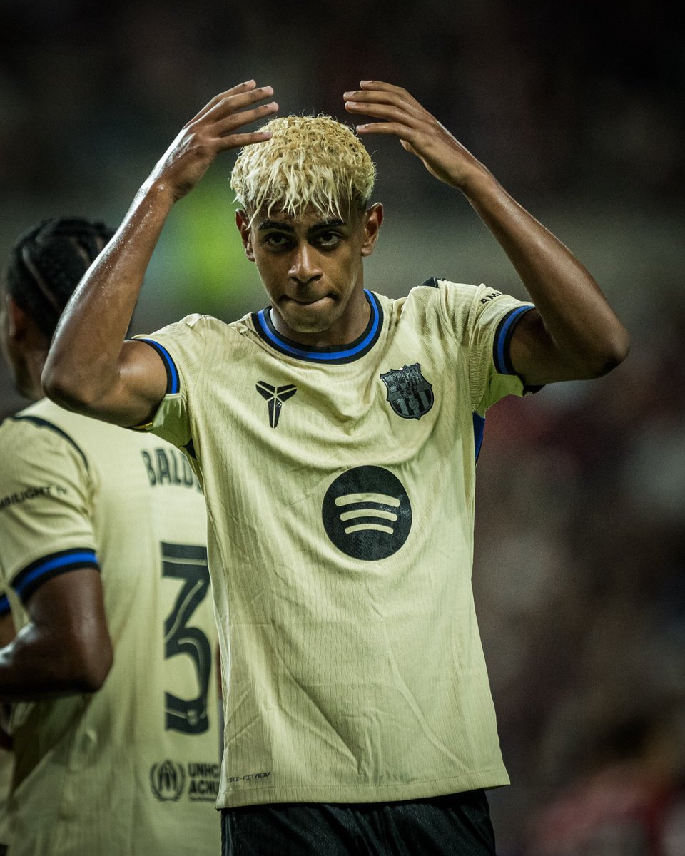 El gol está muy bien. Pero yo me quedo con otra cosa. Me quedo con la jugada de principio a fin. Recibe, encara, intenta un pase de tacón, la roba… básicamente “yo me lo guiso, yo me lo como” #lamine #gol #barça