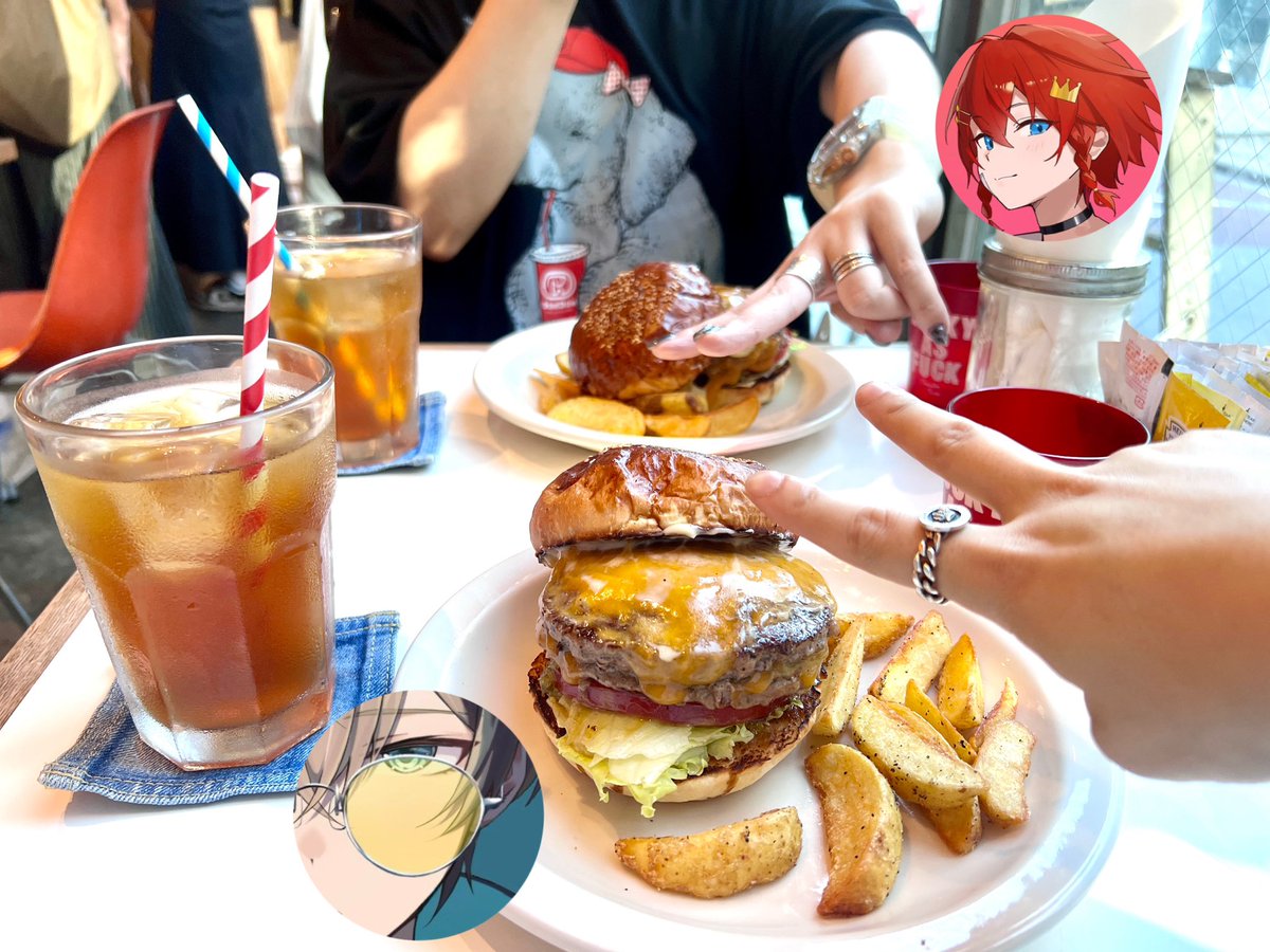ハンバーガー食べた！！

気付いたら、
全部同じメニュー頼んでた😶