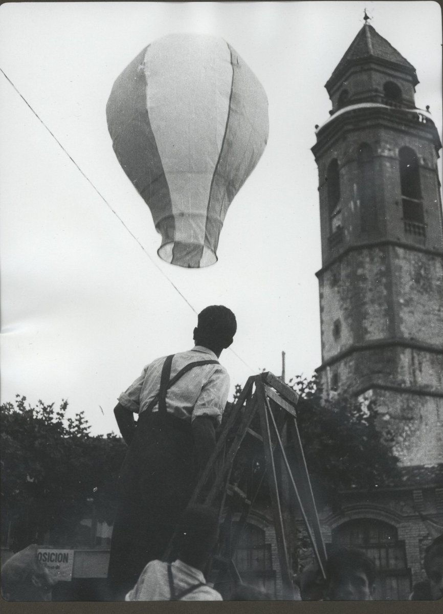 Arriba l'1 d'agost, Sant Feliu, patró de Torelló i l' <a href="/ArxiudeTorello/">Arxiu de Torelló</a> tanca portes per vacances.

Ens retrobem al setembre!

[📸 Col·lecció la Vall de Torelló. Història i geografia en imatges. Ramon Vinyeta. AMT]