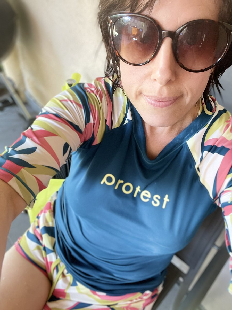 Bester Lifehack für die Verbrenner:
Schwimm-T-Shirts und auf den Rest LSF50.
Seit 3 Jahren hat hier niemand mehr Sonnenbrand.

Und man hat beim SUP-Fahren so eine Surf-Aura.