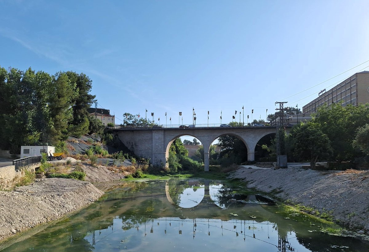 Confederación Hidrográfica del Júcar (@chjucar) on Twitter photo 🔵La pasarela inundable, de 26 metros de longitud y 2 de anchura, ha sido diseñada con barandillas desmontables en caso de amenaza de crecida del río, para garantizar la seguridad de la estructura y de los usuarios.
ℹ️Más info vía <a href="/levante_emv/">Levante-EMV</a>: levante-emv.com/costera/2025/0… 🔵La pasarela inundable, de 26 metros de longitud y 2 de anchura, ha sido diseñada con barandillas desmontables en caso de amenaza de crecida del río, para garantizar la seguridad de la estructura y de los usuarios.
ℹ️Más info vía <a href="/levante_emv/">Levante-EMV</a>: levante-emv.com/costera/2025/0…