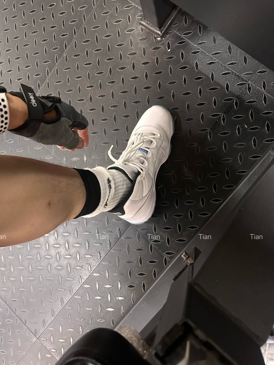 白袜里藏着丝袜！
北京有大🍆🐮吗？