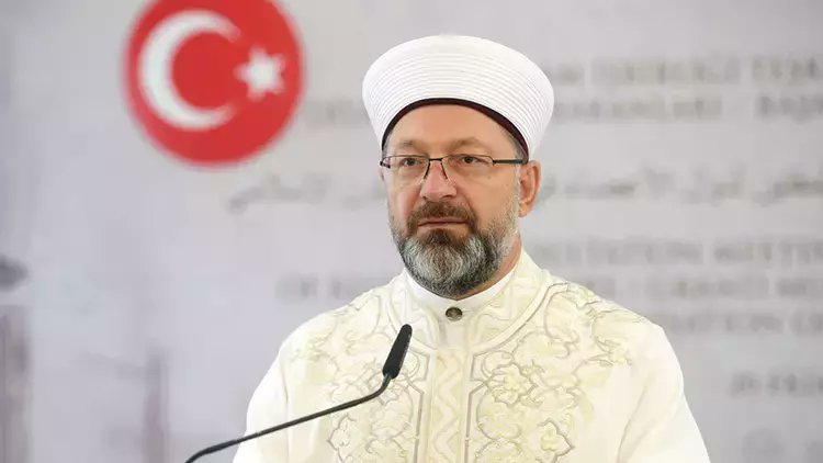 Diyanet İşleri Başkanı Ali Erbaş:

“Sosyal medya ile gençlerimize dinsizlik aşılanıyor.”