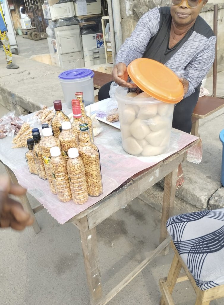 Whenever I call my mum, she either says she’s selling her market or she's peeling her Groundnut.

My mother works so hard.
My mother has 3 jobs and a 100 occupation.

Whether I post about her business or not, she's selling.🤍
It is my desire to see this MummyVFoods expand.🥹🤍