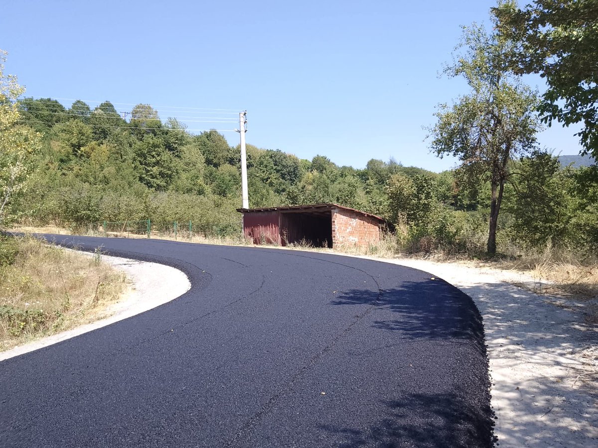 Durmadan yorulmadan köylerimizin yollarını modernize etmeye devam ediyoruz.👷‍♂️🛣️

📍 Uğur Köyü

İdaremiz Yol ve Ulaşım Hizmetleri Müdürlüğü ekipleri, merkez ilçemize bağlı Uğur Köyü'nde sıcak asfalt serim çalışmasını tamamladı.✅