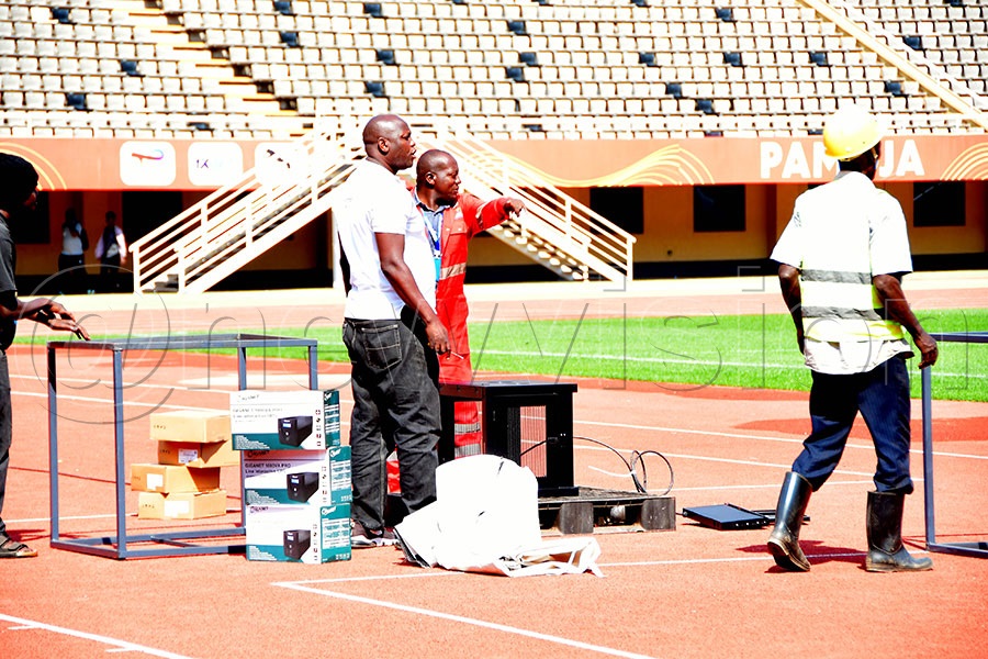 For the first time ever, VAR lands on Ugandan soil at CHAN 2024 🖥️⚽

Fans at Mandela National Stadium will witness world-class officiating, as Uganda's Cranes face Algeria this Sunday at 8PM.

DETAILS: tinyurl.com/47nn3kdy |  #CHAN2024 #UGAvALG #VARinUganda