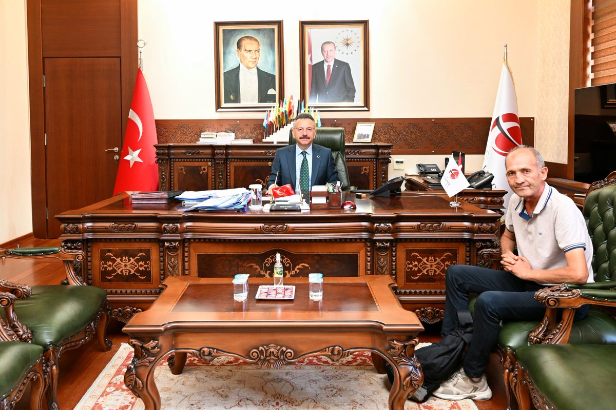 Gazeteci Muhabir Ali Naki Erdoğan Valimiz Sayın Hüseyin Aksoy’u ziyaret etti.
<a href="/ValiAKSOY/">Hüseyin AKSOY</a> 
#eskişehir